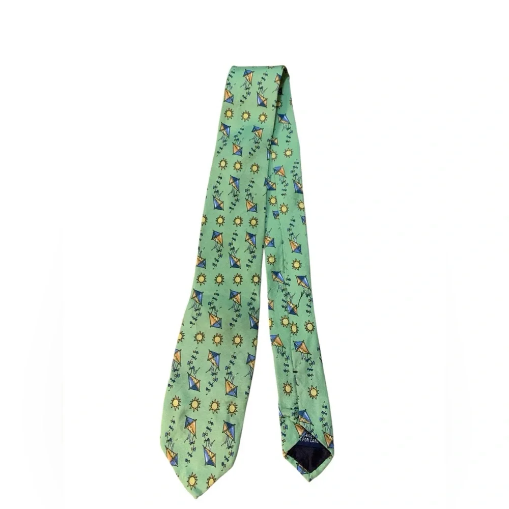 Boys silk tie. Green with kites and suns. Good condition.